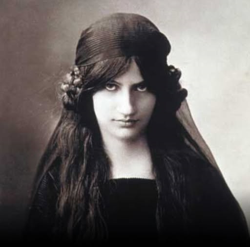 Jeanne Hébuterne și blestemul iubirii pentru Modigliani – fata care a sărit după geniul pierdut al Parisului