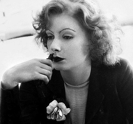 6 motive pentru care nu contează ce cred alții despre tine. Descoperă adevărul pe care îl ignorăm până e prea târziu și cum îți regăsești libertatea interioară.
