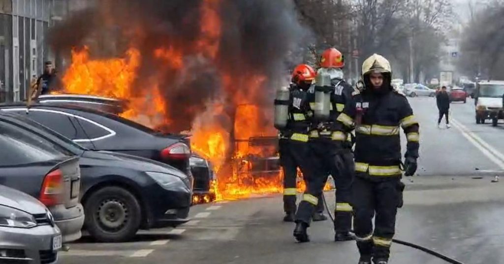 Tragedie pe bulevardul Constructorilor: mașina electrică a explodat în flăcări, femeia de 51 de ani a murit, soțul ei a supraviețuit