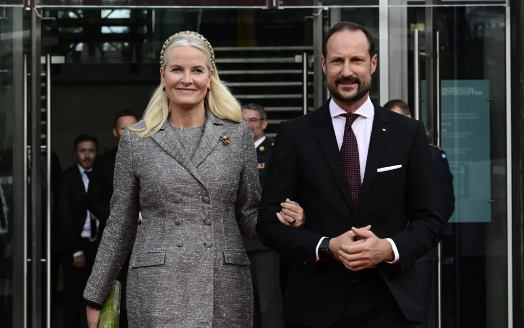 Documentele Epstein zguduie monarhiile lumii: Regele Charles, prințese implicate, mesaje obscene și o rețea globală care explodează