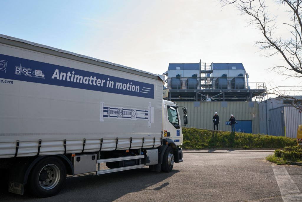Au mutat antimateria cu camionul: experimentul CERN care ar putea rescrie legile Universului