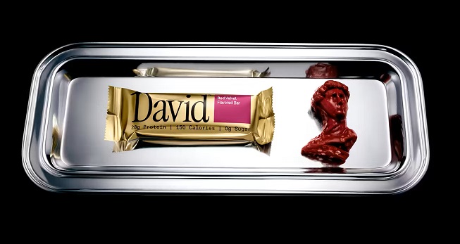 Batonul proteic de lux care a cucerit internetul: David transformă gustările într-un accesoriu indispensabil