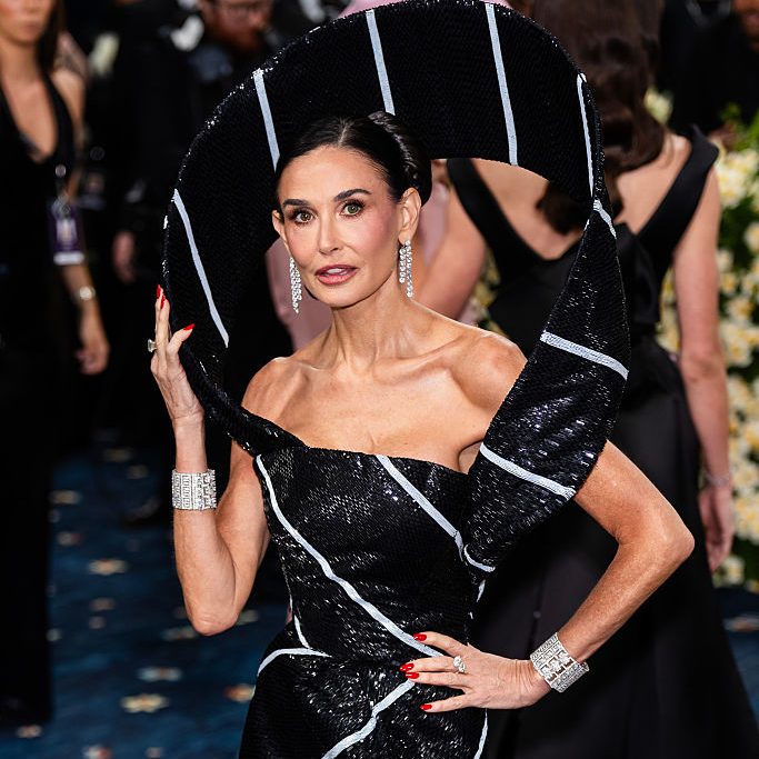 Demi Moore: de la trauma care i-a marcat adolescența la 12,5 milioane de dolari pe film – adevărul dur din spatele unei legende
