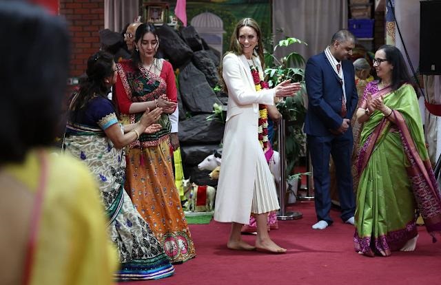 Gafă regală sau respect cultural? Kate Middleton s-a descălțat în public, iar imaginile cu picioarele ei au stârnit iar scandalul – detaliul medical observat imediat de fani