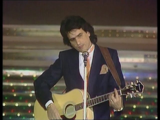 „Lasă-mă să cânt…”: melodia care aprinde sângele latin și te face să simți că iubești ca un italian adevărat