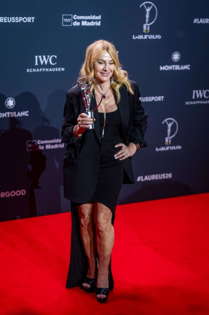 Nadia Comăneci luată la rost pe net de comentacii de serviciu. De cei care n-au făcut absolut nimic în viața lor, evident, dar la aruncat cu noroi sunt campioni