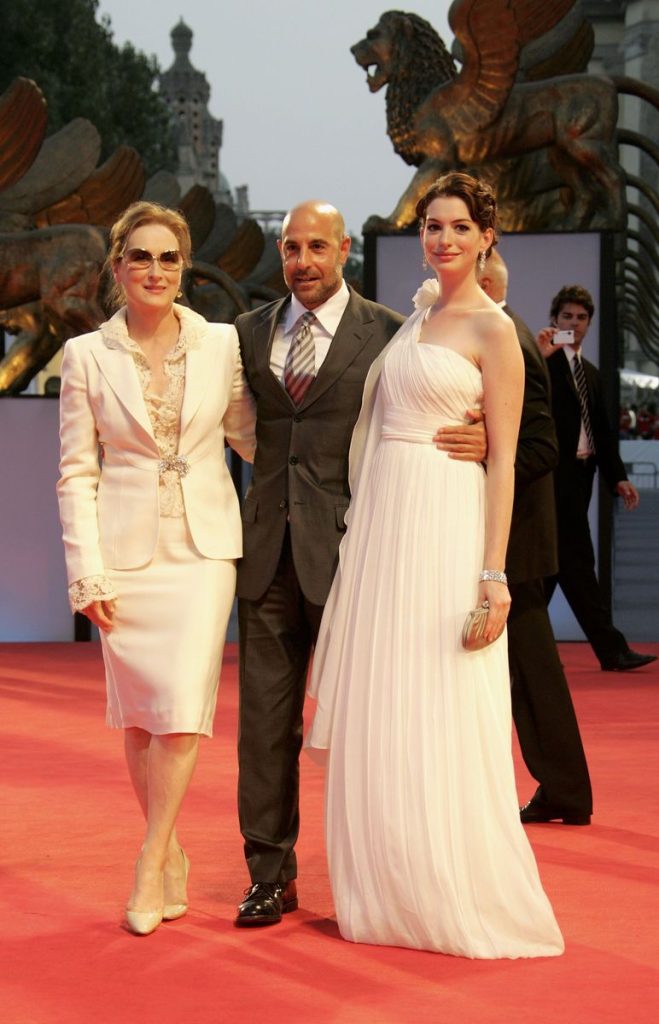 „The Devil Wears Prada 2” promite scandaluri, rivalități și luxul crud al modei. Află secretele din culise și cum revine universul iconic care a cucerit Hollywoodul.
