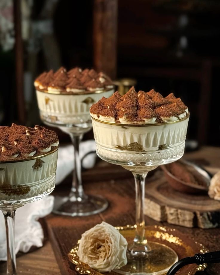 Tiramisu la pahar în 10 minute: desert cremos, fără coacere, rapid și elegant, perfect pentru musafiri surprinși de gustul autentic italian. acasa usor, delicios
