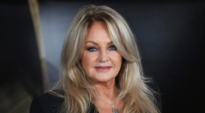 Bonnie Tyler a murit la 75 de ani. Artista care trebuia să cânte la București în octombrie s-a stins pe patul de spital