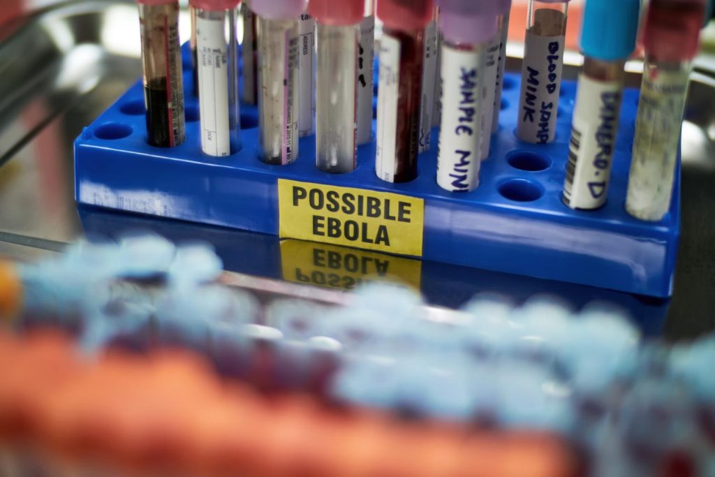 Alertă mondială! Epidemia de Ebola se extinde rapid și amenință milioane de oameni