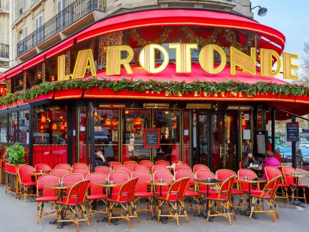 5 cafenele din Paris unde artiștii se certau, beau prea mult și creau capodopere