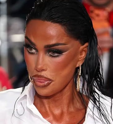 Katie Price și-a făcut o nouă operație: Când dorința de a arăta perfect devine o obsesie. Ce se întâmplă psihologic după zeci de operații estetice