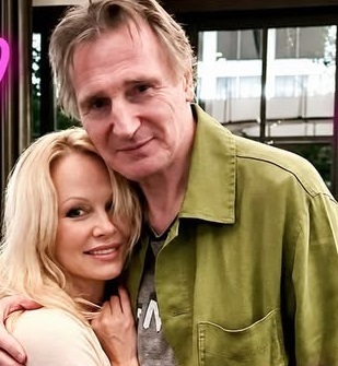 Pamela Anderson și Liam Neeson au trăit o poveste de dragoste. Actrița rupe tăcerea: „Am avut sentimente reale”