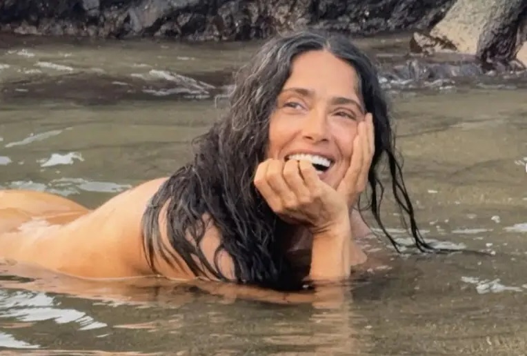 Salma Hayek surprinde la 60 de ani cu fotografii îndrăznețe! Imaginile spectaculoase care au cucerit internetul și au stârnit reacții.

