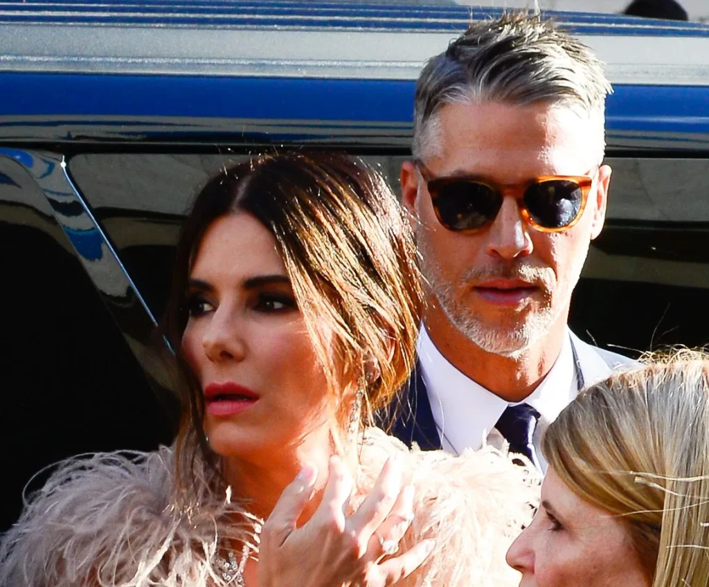Sandra Bullock, împinsă de fiica ei să-și refacă viața amoroasă după moartea lui Bryan Randall: „Trebuie să te întâlnești cu cineva”. Replica actriței a stârnit hohote de râs