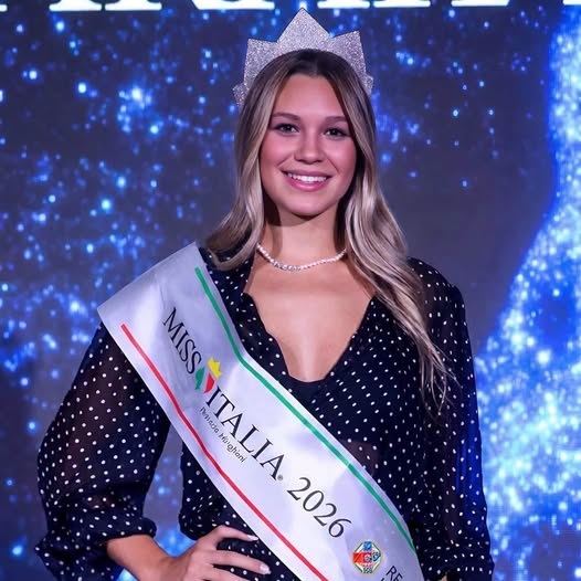 Sarah Maria Rizea, tânăra de origine română care a cucerit Italia! La doar 18 ani, a primit coroana de Miss Italia 2026
