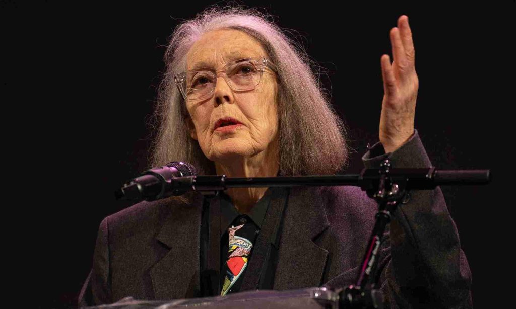 Lovitură uriașă la Nobel! Anne Carson, 76 de ani, scriitoarea care a transformat miturile antice, a cucerit Premiul pentru Literatură 