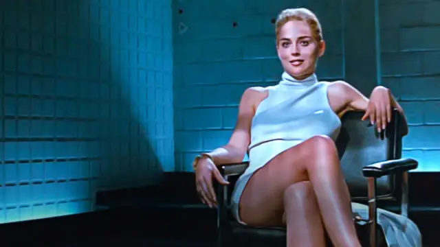 Amanda Holden, apariție incendiară în stilul Sharon Stone! A recreat scena din „Basic Instinct” care a șocat Hollywoodul