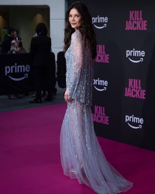 Catherine Zeta-Jones, apariție spectaculoasă la New York. Ținuta strălucitoare cu care a atras toate privirile la Comic Con
