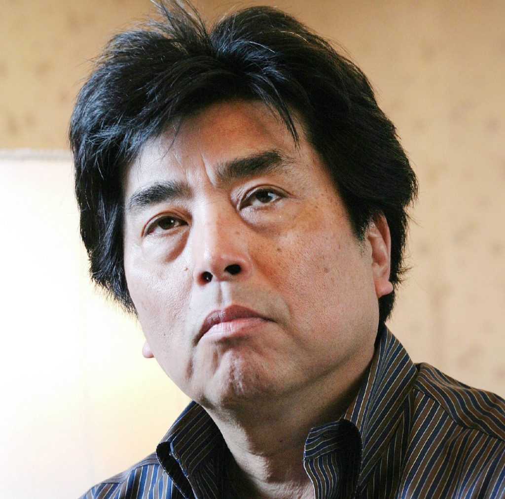 A murit Ryu Murakami, scriitorul japonez care a șocat lumea cu romanele sale cu subiecte extrem de controversate. Avea 74 de ani. Cauza decesului nu a fost făcută publică