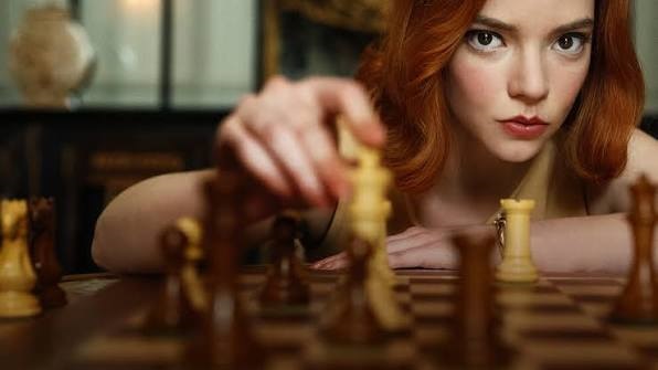 A dat în judecată Netflix la 80 de ani pentru o singură replică din „The Queen’s Gambit”. Povestea campioanei care a refuzat să fie ștearsă din istorie