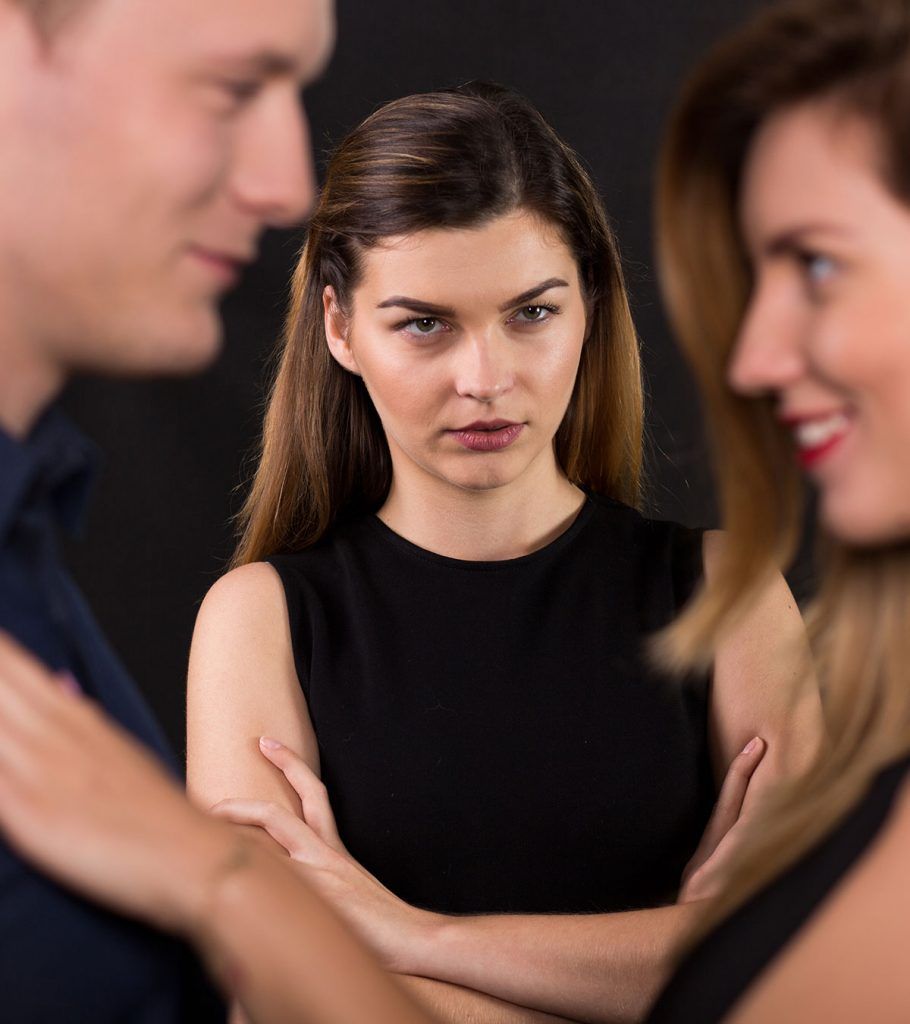 De ce există oameni care îi vorbesc pe toți de rău? Cercetătorii au descoperit ce legătură există între bârfă și personalitate