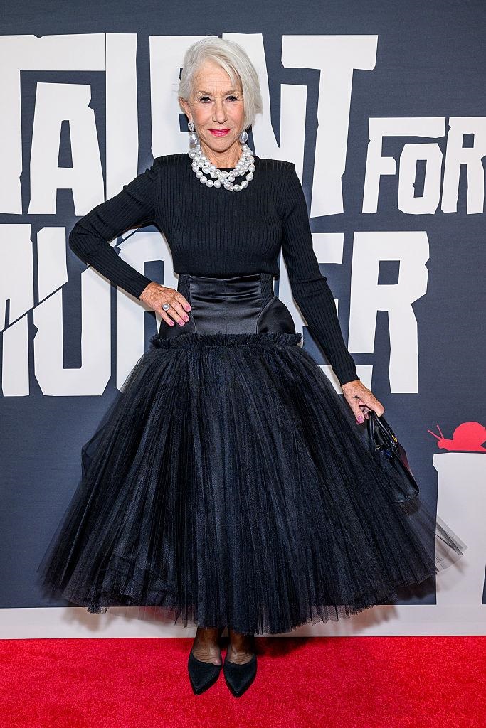 Helen Mirren demonstrează că stilul nu are vârstă! Tutu negru, corset îndrăzneț și perle spectaculoase la New York
