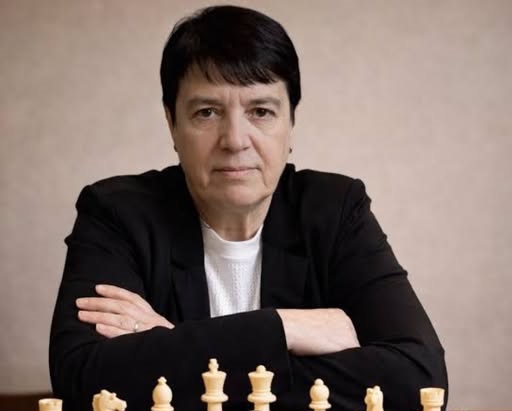A dat în judecată Netflix la 80 de ani pentru o singură replică din „The Queen’s Gambit”. Povestea campioanei care a refuzat să fie ștearsă din istorie